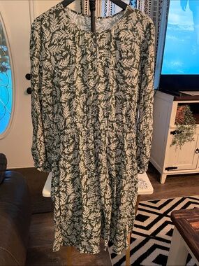 Old Navy Green and White Long Sleeve Floral Dress (0061)